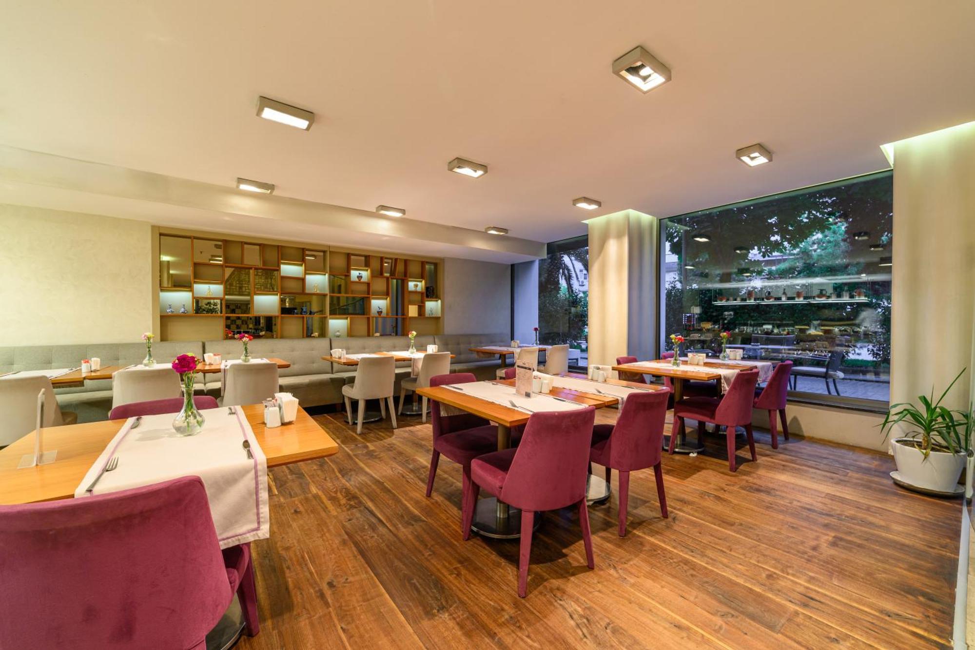 Ramada By Wyndham Istanbul Grand Bazaar Hotel Exterior photo