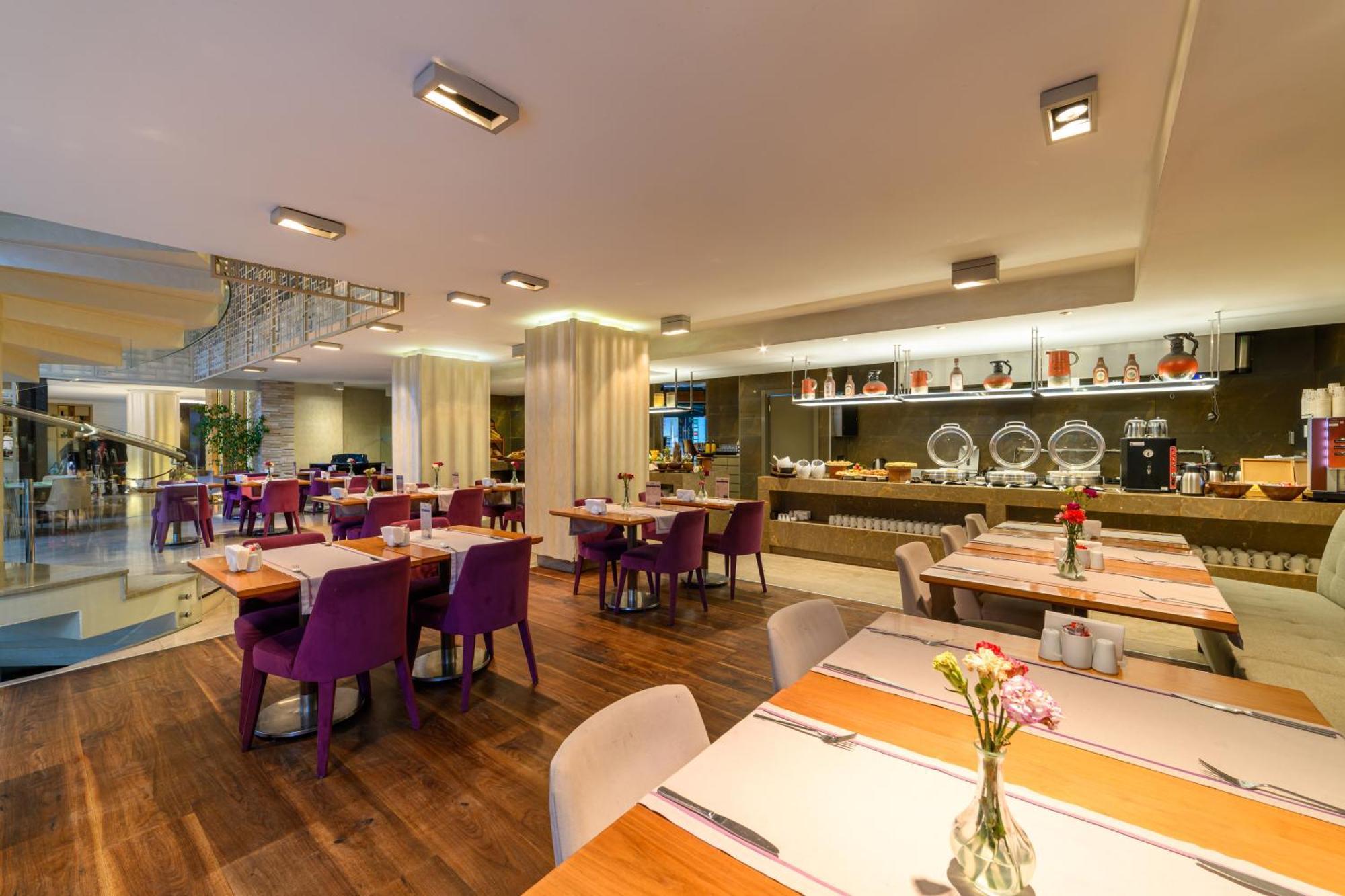 Ramada By Wyndham Istanbul Grand Bazaar Hotel Exterior photo
