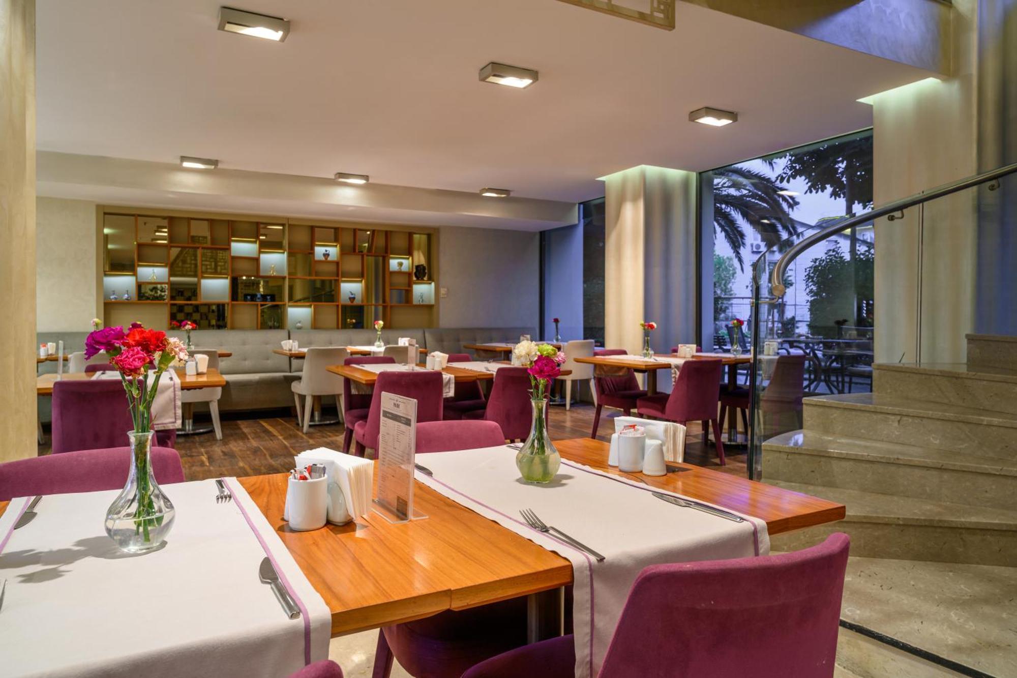 Ramada By Wyndham Istanbul Grand Bazaar Hotel Exterior photo