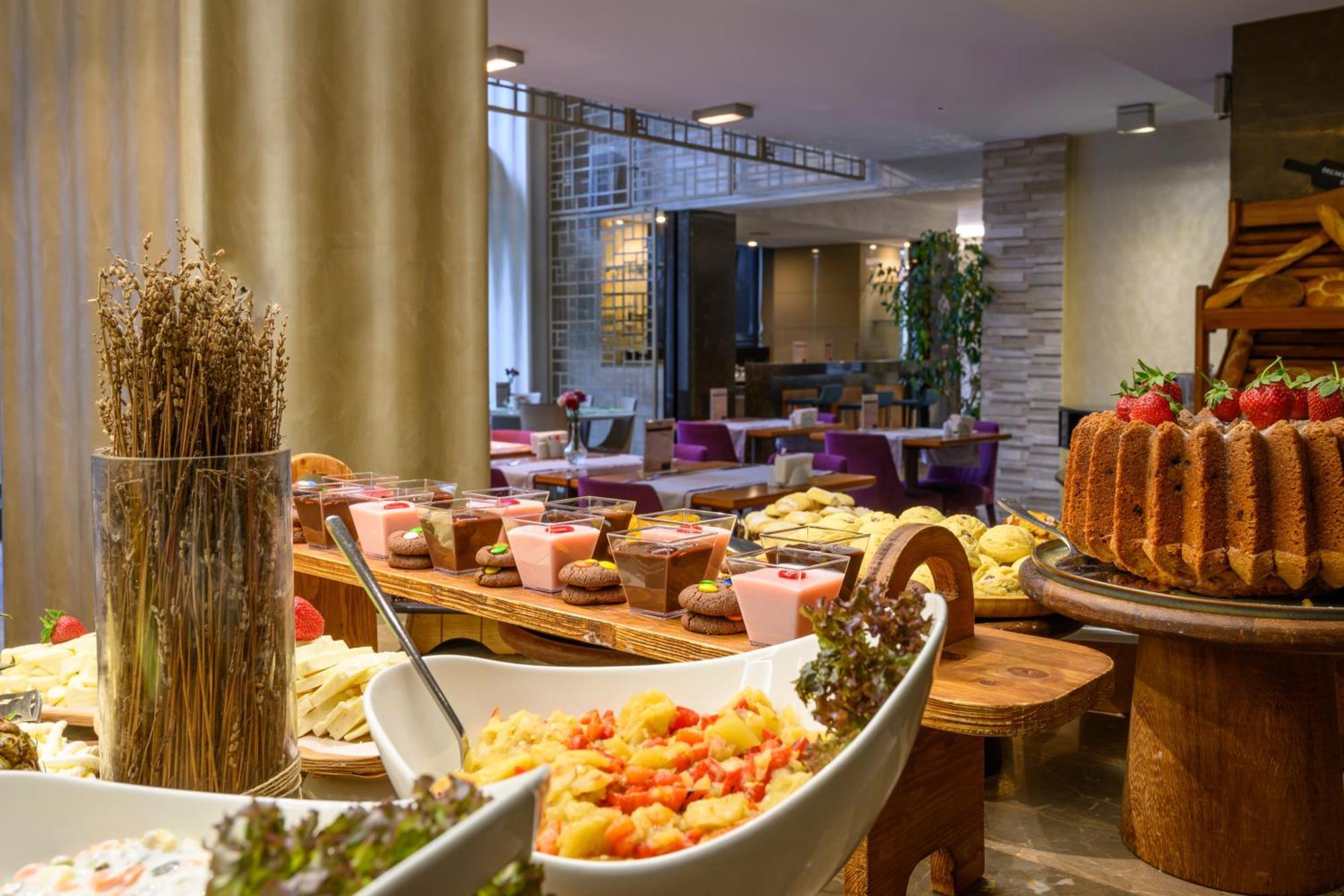 Ramada By Wyndham Istanbul Grand Bazaar Hotel Exterior photo