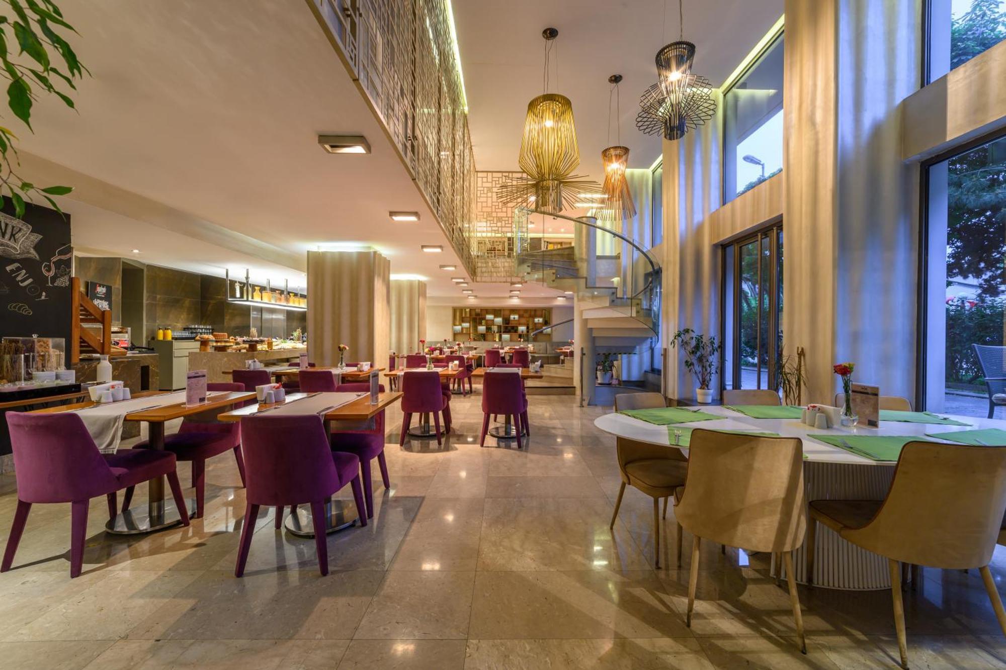 Ramada By Wyndham Istanbul Grand Bazaar Hotel Exterior photo