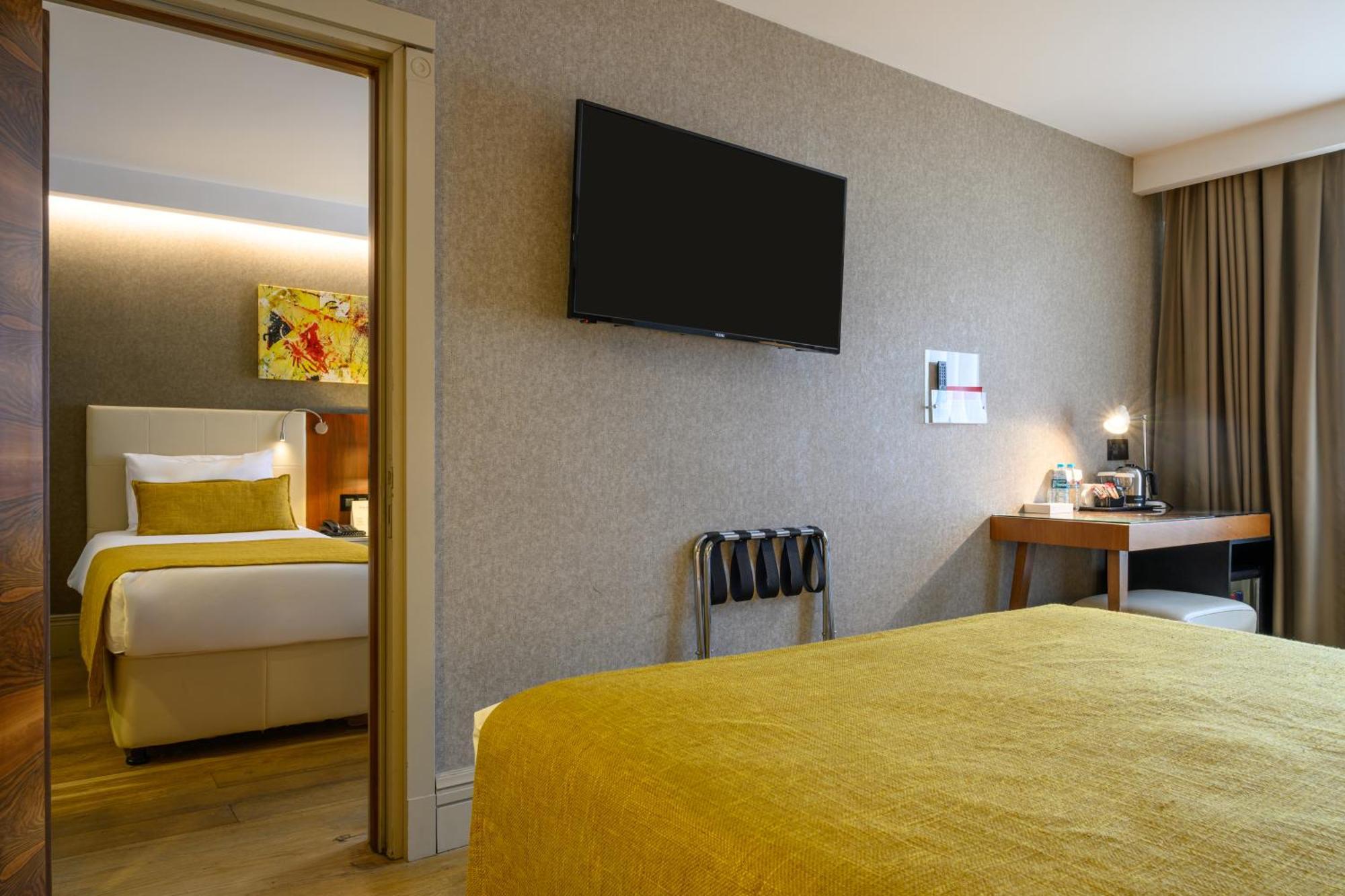 Ramada By Wyndham Istanbul Grand Bazaar Hotel Exterior photo