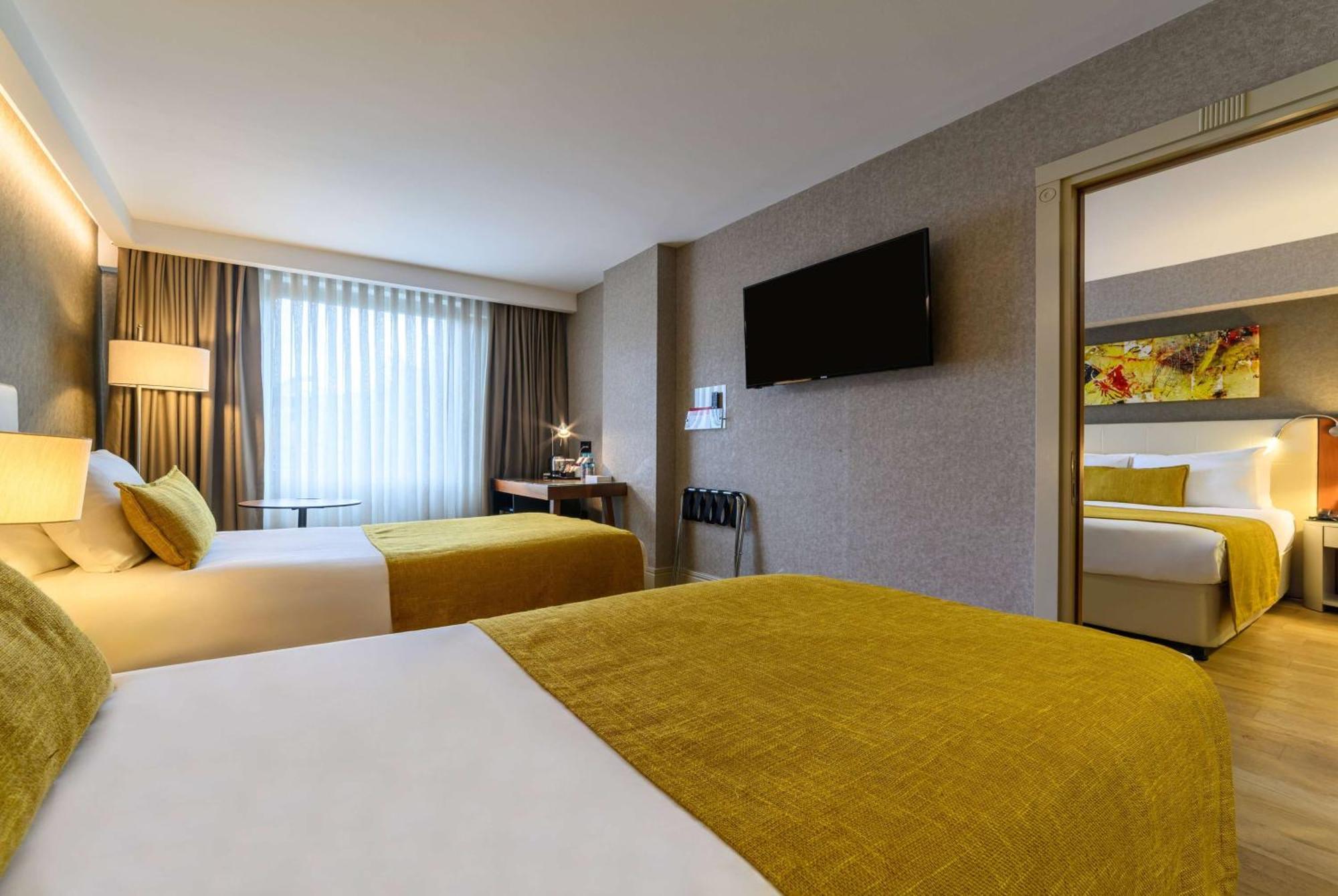 Ramada By Wyndham Istanbul Grand Bazaar Hotel Exterior photo