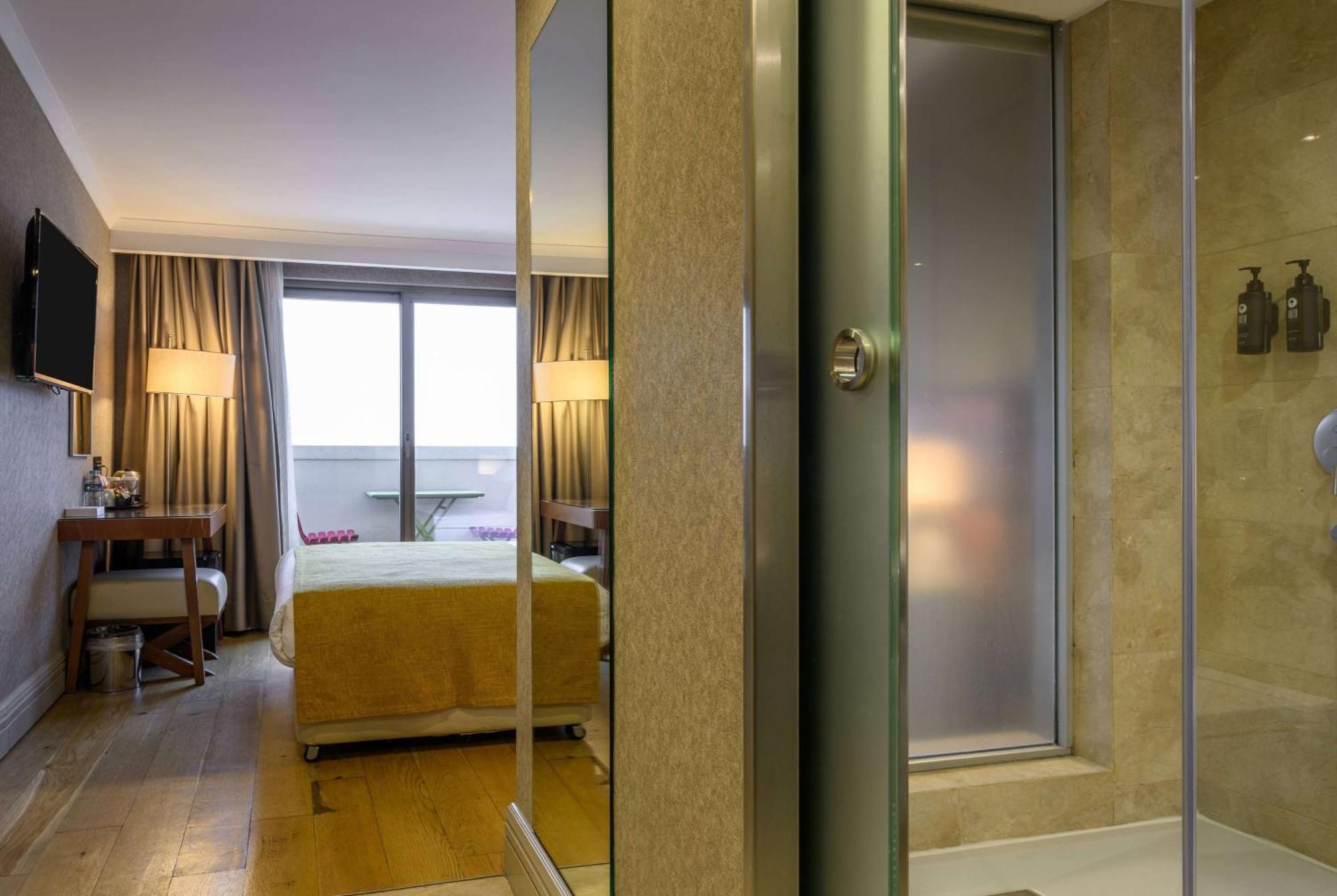Ramada By Wyndham Istanbul Grand Bazaar Hotel Exterior photo